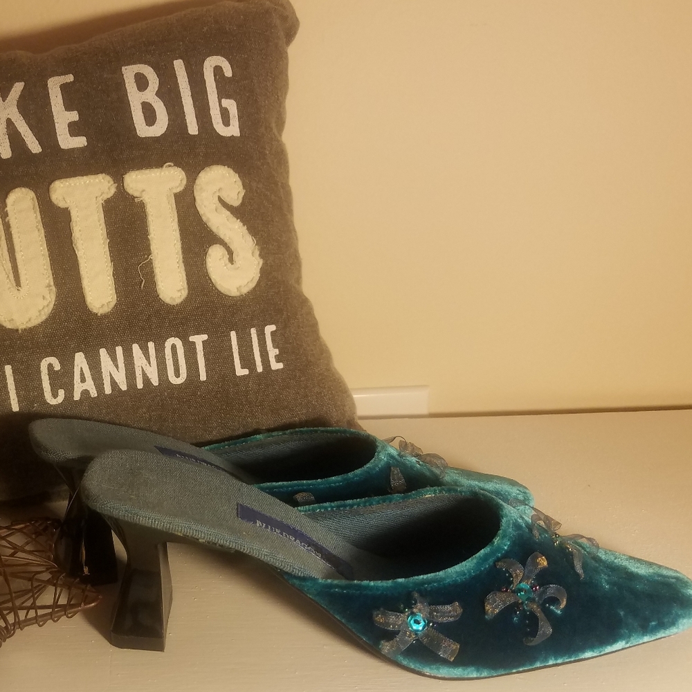 Shoes - Picture 3 of 5
